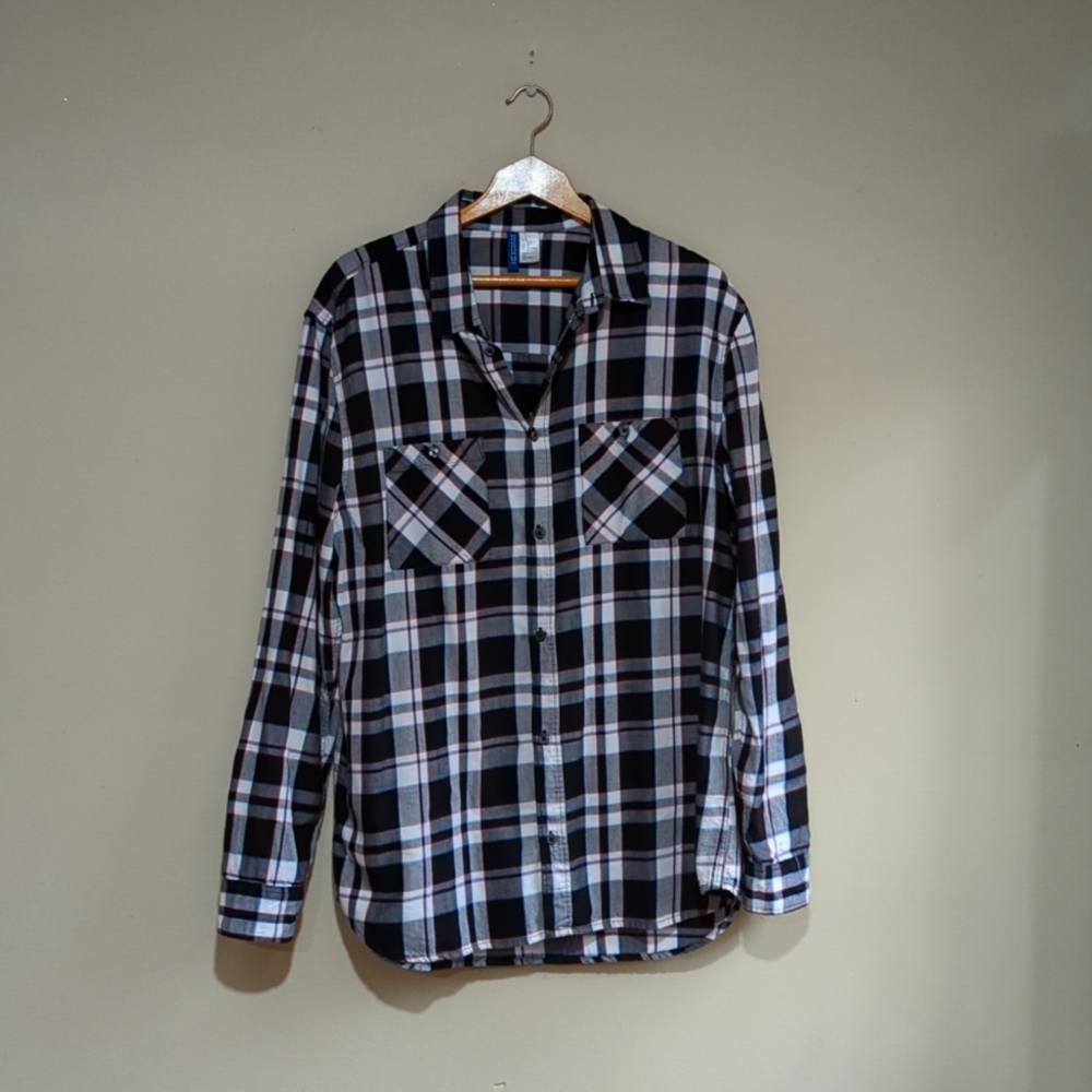 H&M black white plaid button up